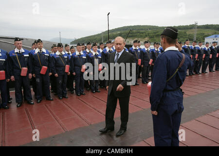 5. September 2007, Wiljutschinsk, Kamtschatka, Russland. Der russische Präsident Vladimir Putin Rybachiy russischen Atom u-Boot-Basis auf Kamtschatka (Russisch Fernost) zu besuchen. "Magadan" und Petropawlowsk-Kamtschatski "u-Boote-Crew-Mitglieder sind bereit, russischen Präsidenten zu treffen. In den späten 1980er Jahren hatte Rybachiy bec Stockfoto