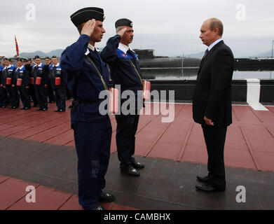 5. September 2007, Wiljutschinsk, Kamtschatka, Russland. Der russische Präsident Vladimir Putin Rybachiy russischen Atom u-Boot-Basis auf Kamtschatka (Russisch Fernost) zu besuchen. "Magadan" und Petropawlowsk-Kamtschatski "u-Boote-Crew-Mitglieder sind bereit, russischen Präsidenten zu treffen. In den späten 1980er Jahren hatte Rybachiy bec Stockfoto