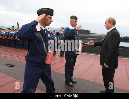 5. September 2007, Wiljutschinsk, Kamtschatka, Russland. Der russische Präsident Vladimir Putin Rybachiy russischen Atom u-Boot-Basis auf Kamtschatka (Russisch Fernost) zu besuchen. "Magadan" und Petropawlowsk-Kamtschatski "u-Boote-Crew-Mitglieder sind bereit, russischen Präsidenten zu treffen. In den späten 1980er Jahren hatte Rybachiy bec Stockfoto