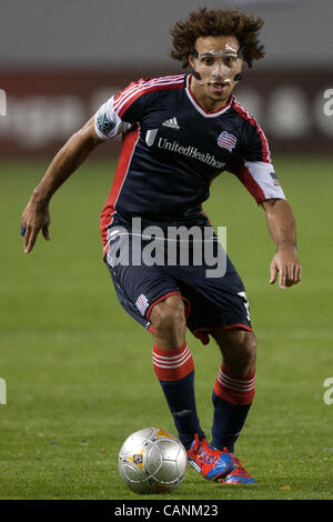 31. März 2012 - Carson, Kalifornien, USA - New England Revolution Verteidiger Kevin Alston #30 in Aktion während der Major League Soccer-Spiel zwischen den New England Revolution und die Los Angeles Galaxy im Home Depot Center. Die Revolution in der Halbzeit 2-0 führen. (Kredit-Bild: © Brandon Parry/ZUMAPRESS. Stockfoto