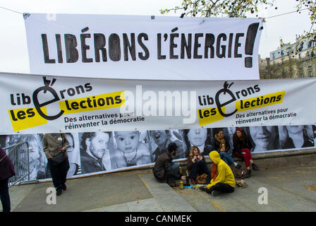 Paris, Frankreich, Öffentliche Veranstaltung zum Umweltbewusstsein, „Liberons les Elections“, während der französischen Präsidentschaftswahlen, Banner, globales Problem Stockfoto