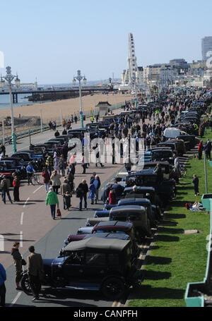 Brighton, UK. 1. April 2012. Eigentümer teilnehmen an den Austin 7 Auto laufen die auf Brighton Seafront heute fertig Stockfoto
