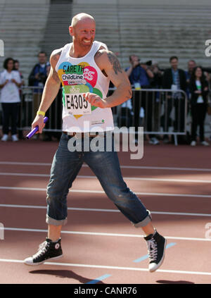 London, UK, 01/04/2012: Gareth Thomas am des Gold Olympia Stadion Challenge statt im Olympia-Park in Stratford im Lon Stockfoto