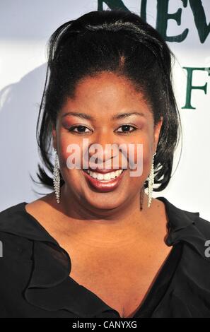 Natasha Yvette Williams bei der Ankunft für A Celebration of Paul Newmans Traum zu nutzen-Loch in der Wand lagern, Avery Fisher Hall im Lincoln Center, New York, NY 2. April 2012. Foto von: Gregorio T. Binuya/Everett Collection Stockfoto