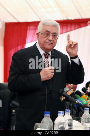 8. Dezember 2007 - Kairo, Ägypten - Palästinenserpräsident Mahmoud Abbas (Abu Mazen), legt Grundstein für den Bau des neuen Hauptsitzes der Botschaft des Staates Palästina in Ägyptens Hauptstadt Kairo, am 2. April 2012. Foto von Thaer Ganaim (Kredit-Bild: © Thaer Ganaim Apaimages / Stockfoto