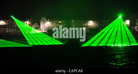 UK, eine riesige Olympischen Laser-Licht-Show startete in den frühen Morgenstunden bei Weymouth, Dorset. Was das Vereinigte Königreich werden die ersten ständigen, unbemannte und wahrscheinlich die größte Laser Licht Kunstinstallation im Land.  High-Tech Laser-Display wird die Kulturolympiade gehören, die Alongs ausgeführt wird Stockfoto