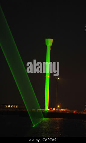 UK, eine riesige Olympischen Laser-Licht-Show startete in den frühen Morgenstunden bei Weymouth, Dorset. Was das Vereinigte Königreich werden die ersten ständigen, unbemannte und wahrscheinlich die größte Laser Licht Kunstinstallation im Land.  High-Tech Laser-Display wird die Kulturolympiade gehören, die Alongs ausgeführt wird Stockfoto