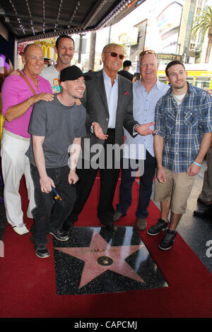 4. April 2012 - Hollywood, Kalifornien, US - I15500CHW. Kapow! Adam West feiert 50 Jahre In der Biz mit Stern auf dem Hollywood Walk Of Fame.The Guinness World Of Records Museum, WEST Hollywood, CA.04/05/2012.ADAM. 2012 (Kredit-Bild: © Clinton Wallace/Globe Photos/ZUMAPRESS.com) Stockfoto