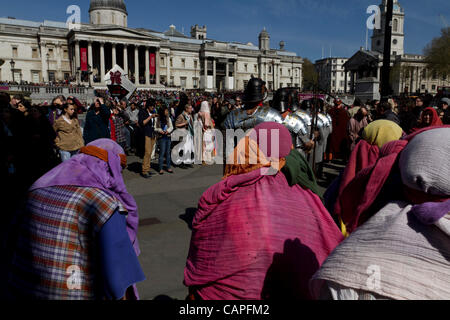 London, UK, Freitag, 6. April 2012. Die Wintershall-Besetzung "Die Passion Jesu" bei Trafalgar Square in London am Karfreitag Stockfoto