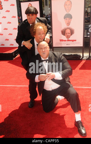 7. April 2012 - Los Angeles, Kalifornien, USA - Sean Hayes, Chris Diamantopoulos, Will Sasso Teilnahme an The Los Angeles Premiere von "The Three Stooges'' im Grauman es Chinese Theatre in Hollywood, Kalifornien am 07.04.2012 statt. 2012 (Kredit-Bild: © D. Long/Globe Photos/ZUMAPRESS.com) Stockfoto