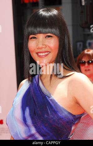 Emy Coligado im Ankunftsbereich für THE THREE STOOGES Premiere, Graumans Chinese Theatre, Los Angeles, CA 7. April 2012. Foto von: Elizabeth Goodenough/Everett Collection Stockfoto