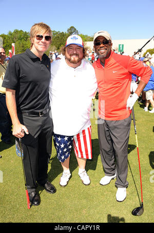 9. April 2012 - Myrtle Beach, South Carolina; USA - (R-L) Musikern DARIUS RUCKER, COLT FORD und JACK INGRAM beteiligt sich an der 18. jährliche Montag nach The Masters Promi pro-am-Golfturnier, die im Barefoot Landing Golf Resort liegt in Myrtle Beach stattfand.  Copyright 2012 Jason Mo Stockfoto