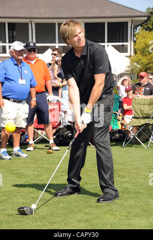 9. April 2012 - Myrtle Beach, South Carolina; USA - Musiker JACK INGRAM beteiligt sich die 18. jährliche Montag nach The Celebrity pro-am Golf Masters, die im Barefoot Landing Golf Resort liegt in Myrtle Beach stattfand.  Copyright 2012 Jason Moore. (Kredit-Bild: © Jason Moore/ZUM Stockfoto