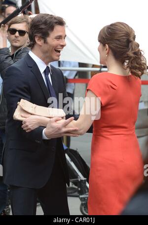 James Marsden, Tina Fey am Standort Film Shooting für 30 ROCK Filiming vor Ort, 30 Rockefeller Center, New York, NB 9. April 2012. Foto von: Derek Sturm/Everett Collection Stockfoto