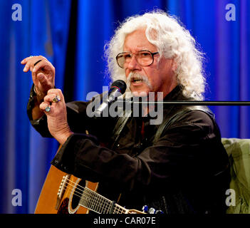 9. April 2012 - Los Angeles, CA, USA - ARLO GUTHRIE beschreibt seine Musikkarriere und die seines Vaters, Woody Guthrie, während Woody Guthrie Centennial Celebration im GRAMMY Museum. Stockfoto