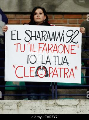 Milan-fans, 10. April 2012 - Fußball / Fußball: italienische "Serie A" match zwischen AC Chievo Verona 0-1 AC Milan im Stadio Marc'Antonio Bentegodi in Verona, Italien. (Foto: AFLO) Stockfoto