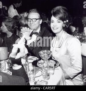 STEVEN ALLEN mit Frau Jayne Meadows im Grove öffnen. Geliefert von Fotos, inc. (Kredit-Bild: © von Globe Fotos, Inc/Globe Photos/ZUMAPRESS.com geliefert) Stockfoto