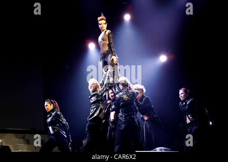 10. April 2012 führt - Orillia, Kanada - Hong Kong Cantopop-Sänger Joey Yung im Casino Rama während ihrer Konzerttournee Nummer 6.  (JKP/N8N) Stockfoto