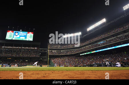 Yu Darvish (Rangers), Ichiro Suzuki (Seeleute), 9. April 2012 - MLB: Japans Yu Darvish der Texas Rangers Stellplätze gegen Japans Ichiro Suzuki von den Seattle Mariners während das Baseballspiel im Rangers Ballpark in Arlington in Arlington, Texas, Vereinigte Staaten von Amerika.  (Foto: AFLO) Stockfoto