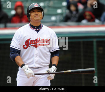 CLEVELAND, Ohio USA - APRIL 11: Cleveland Indians Recht Fielder Shin-soo Choo (17) Fledermäuse im fünften Inning auf Progressive Field in Cleveland, Ohio, USA am Mittwoch, 11. April 2012. Stockfoto