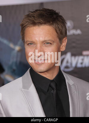 11. April 2012 kommt - Hollywood, Kalifornien, USA - JEREMY RENNER für die Premiere des Films "The Avengers" am El Capitan Theater. (Kredit-Bild: © Lisa O'Connor/ZUMAPRESS.com) Stockfoto