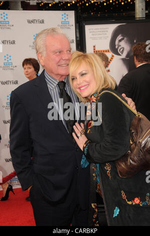 12. April 2012 - Los Angeles, Kalifornien, USA - Robert Wagner, Katie Wagner besucht die Weltpremiere der 40. Jahrestag Wiederherstellung der '' Kabarett '' im Grauman es Chinese Theatre in Hollywood, Kalifornien am 12.04.12 statt. 2012 (Kredit-Bild: © D. Long/Globe Photos/ZUMAPRESS.com) Stockfoto