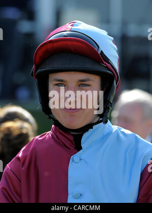 JONATHAN ENGLAND JOCKEY WETHERBY Rennbahn WETHERBY ENGLAND 30. März 2012 Stockfoto