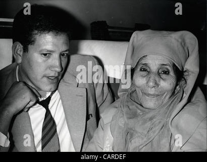 12. Juni 1962 - München, Deutschland - BEN BELLA war der Gründer der "Front de Libération Nationale" und wurde von der französischen Regierung inhaftiert. Bild: Bella und seine Mutter, nachdem er war verhaftet einen inhaftierten durch die Franzosen von 1956-1962.  (Kredit-Bild: © KEYSTONE Bilder USA/ZUMAPRESS.com) Stockfoto