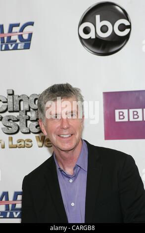 Tom Bergeron in Anwesenheit für Dancing with the Stars: Live in Las Vegas-Medien-Vorschau, The New Tropicana Las Vegas, Las Vegas, NV 13. April 2012. Foto von: James Atoa/Everett Collection Stockfoto