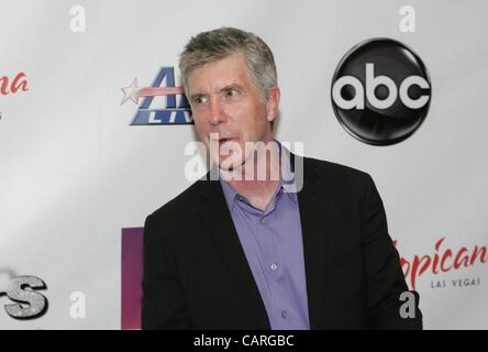 Tom Bergeron in Anwesenheit für Dancing with the Stars: Live in Las Vegas-Medien-Vorschau, The New Tropicana Las Vegas, Las Vegas, NV 13. April 2012. Foto von: James Atoa/Everett Collection Stockfoto