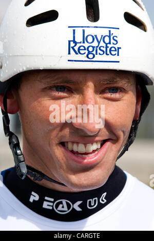 David Florence unmittelbar nach dem Gewinn seines zweiten Herren C1-Rennen und gewinnt vorläufigen Olympia-Auswahl bei den Olympischen Slalom-Trials bei Lee Valley White Water Centre UK 14. April 2012 Stockfoto