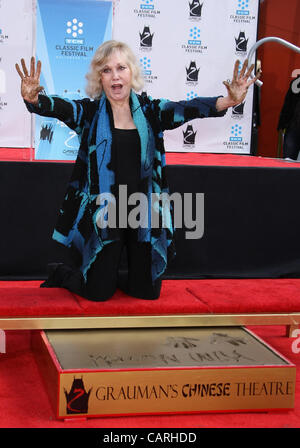 KIM NOVAK-KIM NOVAK-HAND UND FOOTPRINT-ZEREMONIE. TCM CLASSIC FILM FESTIVAL 2012 HOLLYWOOD LOS ANGELES Kalifornien USA 14 April Stockfoto