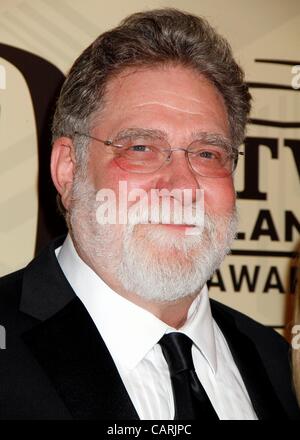 Richard Masur im Ankunftsbereich für TV Land Awards 10. Jahrestag, Lexington Armory, New York, NY 14. April 2012. Foto von: F. Burton Patrick/Everett Collection Stockfoto