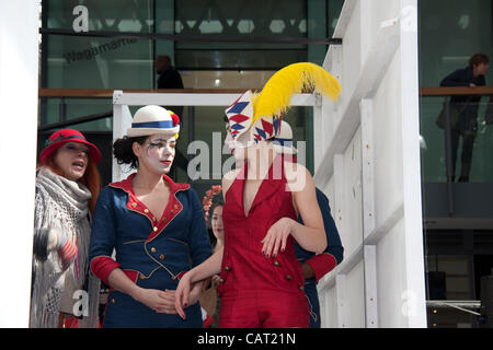 Modelle, die Kleidung von Playsuit Salon in London Alternative Fashion Week 2012 Stockfoto