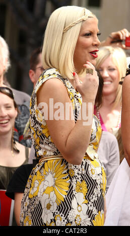 TORI SPELLING TORI SPELLING EXTRA TV INTERVIEW LOS ANGELES Kalifornien USA 17. April 2012 Stockfoto