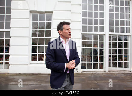 LOCOG Veranstaltung Kew Gardens, Surrey, UK. 18.04.2012 Bild zeigt Sebastian Coe, LOCOG Stuhl, auf dem Gelände von Kew Gardens, den Countdown der 100 Tage bis zum Beginn der Olympischen Spiele in London 2012 zu starten. Stockfoto