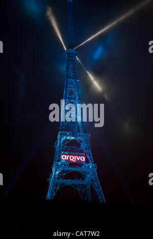 Die Umstellung vom analogen zum digitalen TV-Dienst zeichnete sich durch eine spektakuläre Lichtshow am Sendeturm Crystal Palace. Arqiva, das Unternehmen, das die UK Digitalumstellung Projekt (DSO), entwickelt hat installiert mehr als 6 Tonnen von Beleuchtungsanlagen auf Turm. Die Show enthalten eine Stockfoto