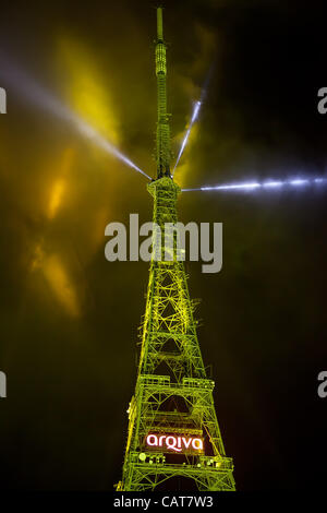 Die Umstellung vom analogen zum digitalen TV-Dienst zeichnete sich durch eine spektakuläre Lichtshow am Sendeturm Crystal Palace. Arqiva, das Unternehmen, das die UK Digitalumstellung Projekt (DSO), entwickelt hat installiert mehr als 6 Tonnen von Beleuchtungsanlagen auf Turm. Die Show enthalten eine Stockfoto