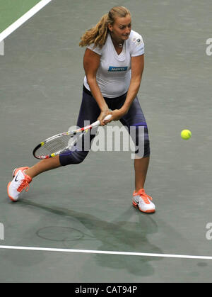 Tschechischer Tennisspieler Petra Kvitova im Bild beim Training vor dem Halbfinale Spiel gegen Italien in Ostrava am 18. April 2012. (Foto/Jaroslav Ozana CTK) Stockfoto