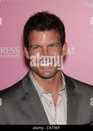 18. April 2012 kommt die uns wöchentliche Hot Hollywood Style 2012 bei Greystone Manor - West Hollywood, Kalifornien, USA - MARK DEKLIN. (Kredit-Bild: © Lisa O'Connor/ZUMAPRESS.com) Stockfoto