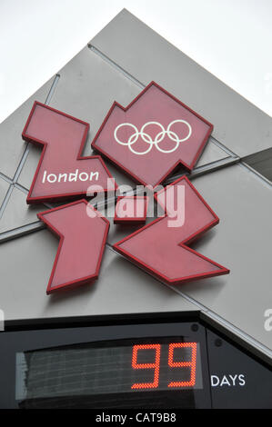 Die Olympia-Countdown-Uhr zeigt, dass es jetzt nur 99 Tage vor der Eröffnungsfeier der Olympischen Spiele London 2012. 19. April 2012 Stockfoto