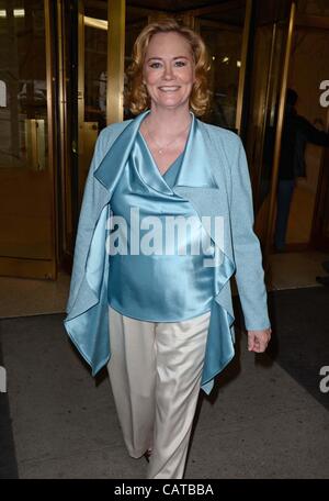Cybill Shepherd (bei PIX11) unterwegs für Promi-Schnappschüsse-MON, New York, NY 19. April 2012. Foto von: Derek Sturm/Everett Collection Stockfoto