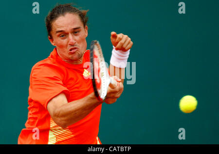 19. April 2012 - Monaco, Montecarlo - 19.04.2012 Monte Carlo, Monaco. ALEXANDR DOLGOPOLOV in Aktion gegen NOVAK DJOKOVIC, 3. Runde 2012 Monte-Carlo Rolex Masters Tennis, spielte im Carlo Country Club, Monaco. (Kredit-Bild: © Michael Cullen/ZUMAPRESS.com) Stockfoto