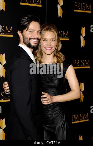 Jason Behr, KaDee Strickland im Ankunftsbereich für 16. Annual PRISM Awards, Beverly Hills Hotel, Los Angeles, CA 19. April 2012. Foto von: Michael Germana/Everett Collection Stockfoto