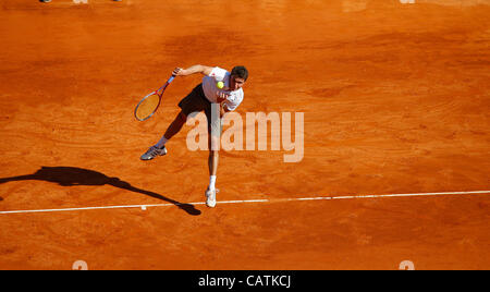 21.04.2012 Monte Carlo, Monaco.  Gilles Simon (FRA) in Aktion gegen Rafael Nadal (ESP) während die S-Finall von der Monte-Carlo Rolex Masters 2012 spielte bei der Monte-Carlo Country Club, Monaco. Stockfoto