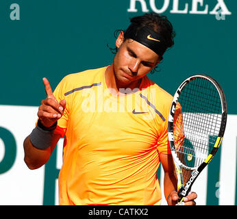 21. April 2012 - Monaco, Montecarlo - 21.04.2012 Monte Carlo, Monaco. RAFAEL NADFAL (ESP) in Aktion gegen GILLES SIMON (FRA) während die S-Finall von der Monte-Carlo Rolex Masters 2012 spielte bei der Monte-Carlo Country Club, Monaco. (Kredit-Bild: © Michael Cullen/ZUMAPRESS.com) Stockfoto