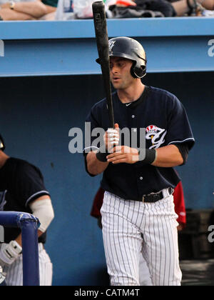 20. April 2012 - Batavia, New York, USA - Scranton/Wilkes-Barre Yankees Francisco Cervelli bereitet im dritten Inning Dwyer Stadium in Batavia, New York am 19. April 2012 bat. (Kredit-Bild: © Nick Serrata/Eclipse/ZUMAPRESS.com) Stockfoto