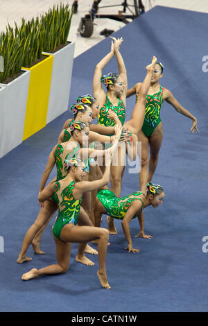 Japan-Team, Yumi ADACHI, Aika HAKOYAMA, Mayo ITOYAMA, Chisa KOBAYASHI, Risako MITSUI, Mai NAKAMURA, Mariko SAKAI, Kurumi YOSHIDA, FINA Olympischen Spiele synchronisiert schwimmen Qualifikation, 21 Apr 12, Aquatics Centre, Olympiapark, London, UK. Stockfoto