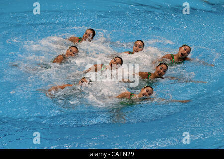 Japan-Team, Yumi ADACHI, Aika HAKOYAMA, Mayo ITOYAMA, Chisa KOBAYASHI, Risako MITSUI, Mai NAKAMURA, Mariko SAKAI, Kurumi YOSHIDA, FINA Olympischen Spiele synchronisiert schwimmen Qualifikation, 21 Apr 12, Aquatics Centre, Olympiapark, London, UK. Stockfoto