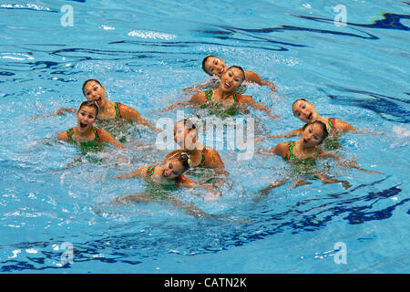 Japan-Team, Yumi ADACHI, Aika HAKOYAMA, Mayo ITOYAMA, Chisa KOBAYASHI, Risako MITSUI, Mai NAKAMURA, Mariko SAKAI, Kurumi YOSHIDA, FINA Olympischen Spiele synchronisiert schwimmen Qualifikation, 21 Apr 12, Aquatics Centre, Olympiapark, London, UK. Stockfoto